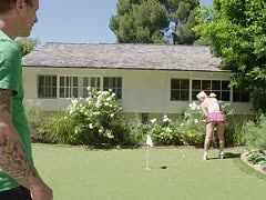 Collegeluder beim hardcore Fick auf dem Golfplatz