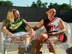 Beim Casting der Lesben nehmen die Cheerleaderrinnen teil