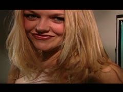 Nach dem Selfmade ist die Lesbe geil auf eine Fotze