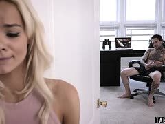 Die niedliche Stiefschwester lässt sich vögeln