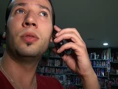 Reifes Luder strippt im Sexkino und wird gevögelt