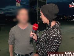 Tätowierte schwarzhaarige Milf beim Outdoor-Casting gevögelt